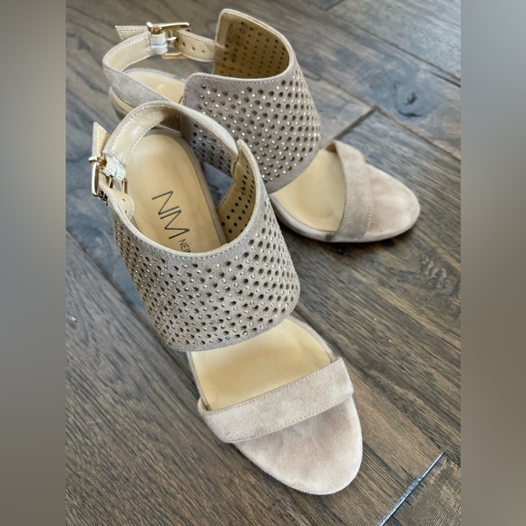 Neiman Marcus Sandals size 5.5 - Picture 8 of 9